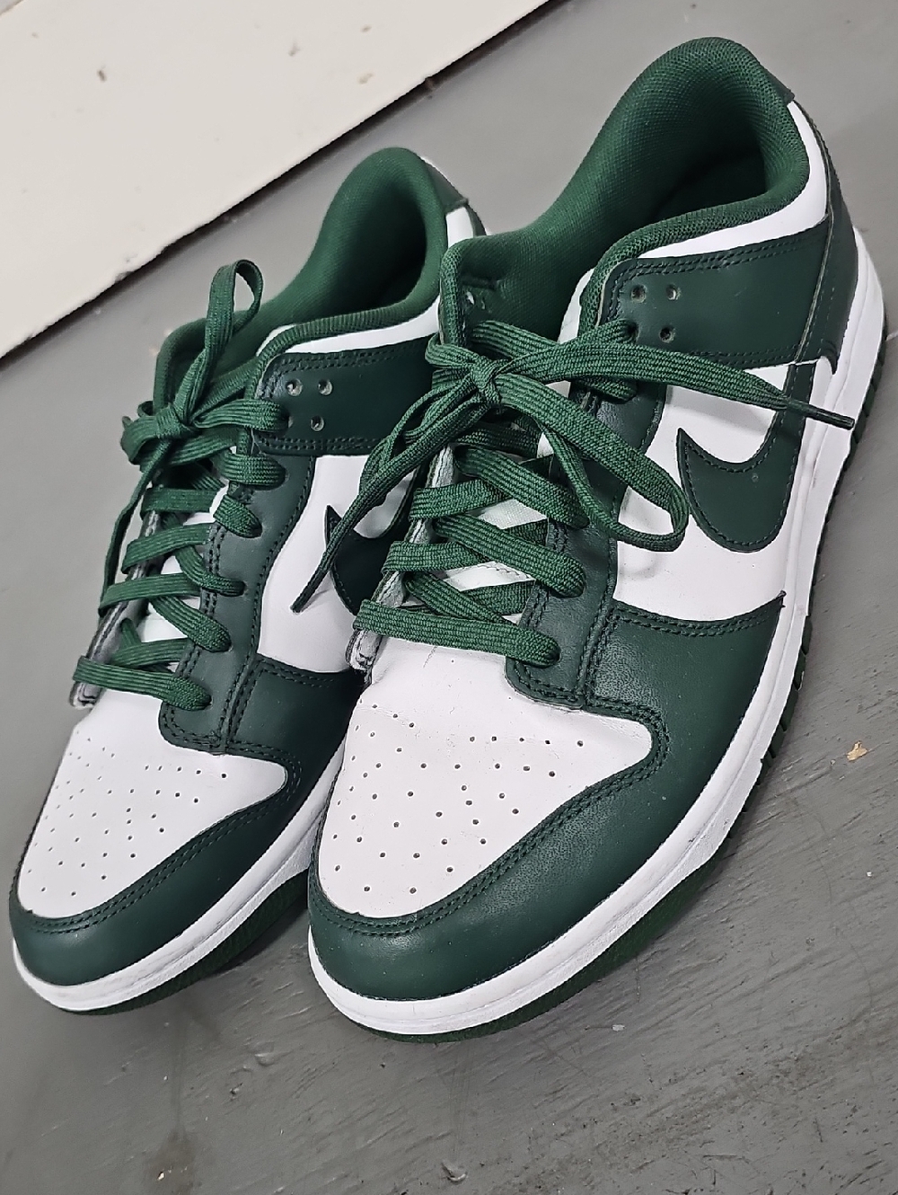 Nike Men's Dark Green and White Low-Top Sneakers